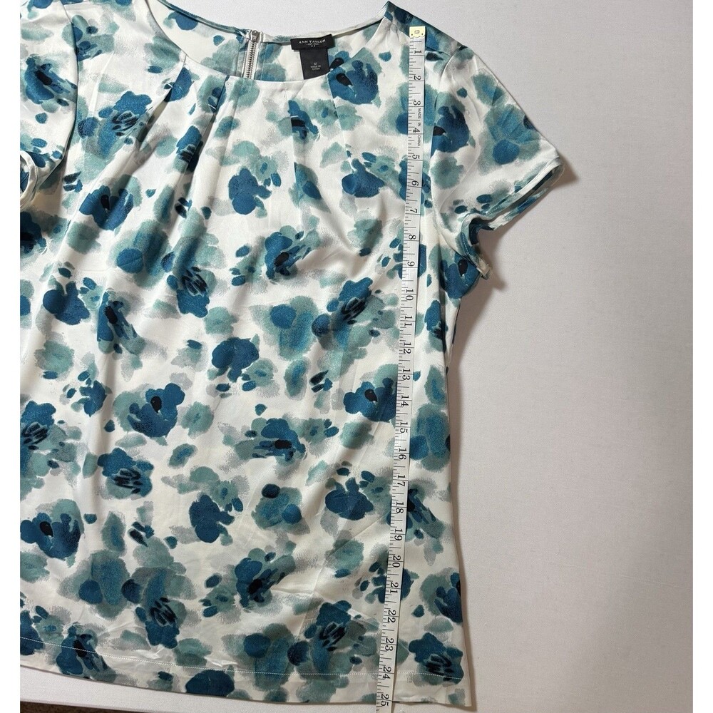 Ann Taylor Blouse Blue Floral Size Medium Satin/Silky Feel Dressy Top Workwear - Picture 7 of 7